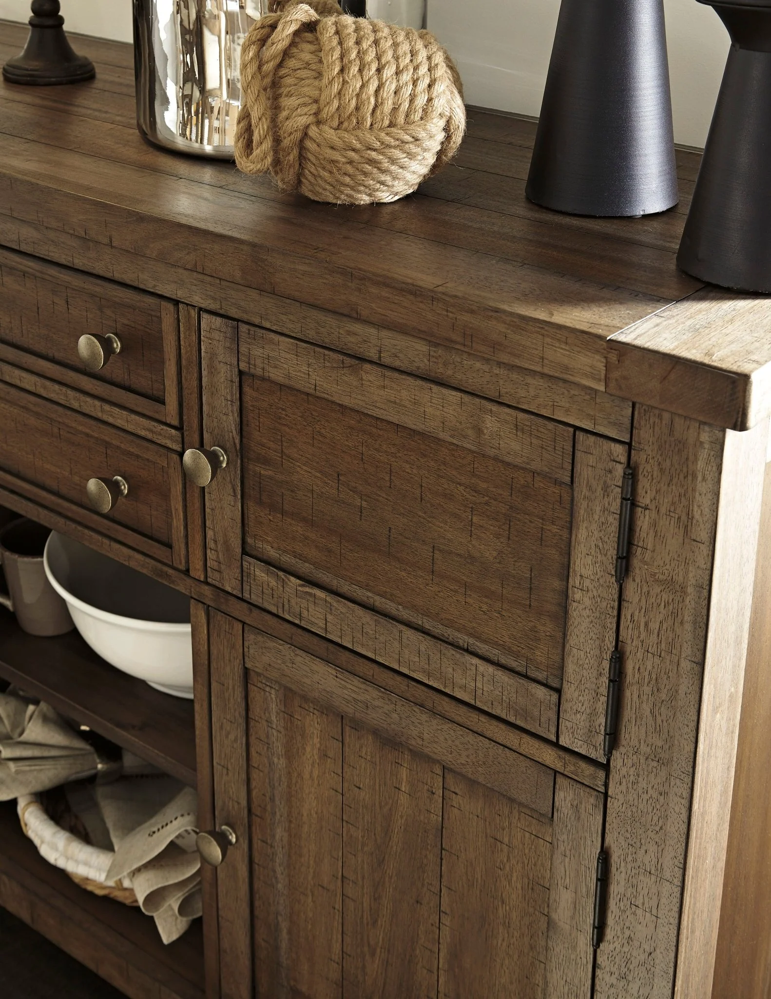 Mara Dining Room Server - Image 4